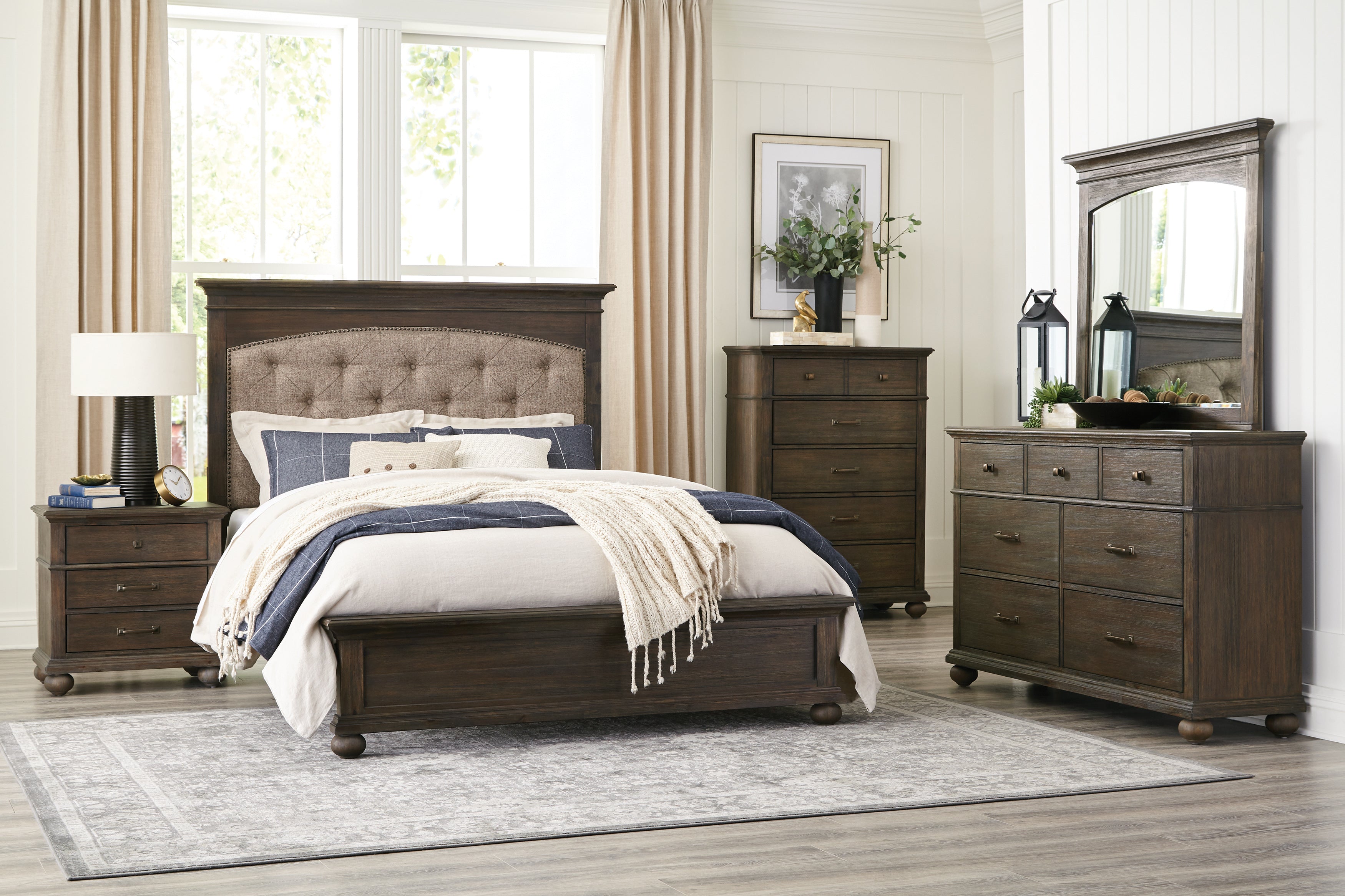 Queen Motsinger Bedroom Set