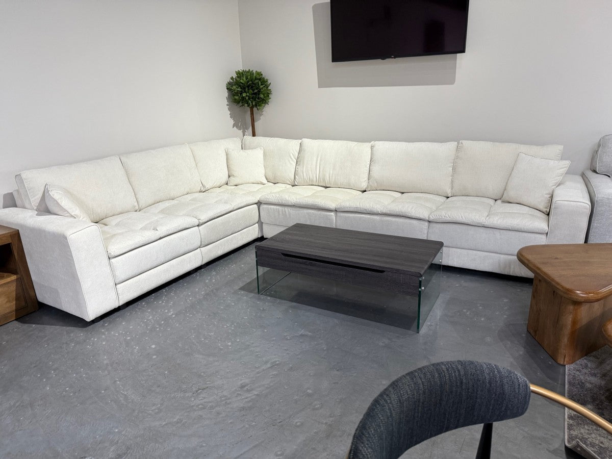 Akira Sectional